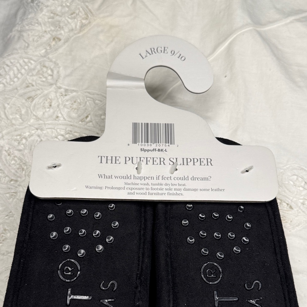Black Quilted Women's Bedroom Slippers NWT - Picture 4 of 4